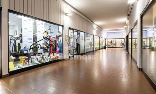 Commercial Premises / Showrooms Sale in Reggio nel