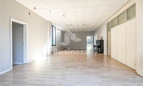 MERIDIANA = UFFICIO DI 180 MQ CON DUE BAGNI