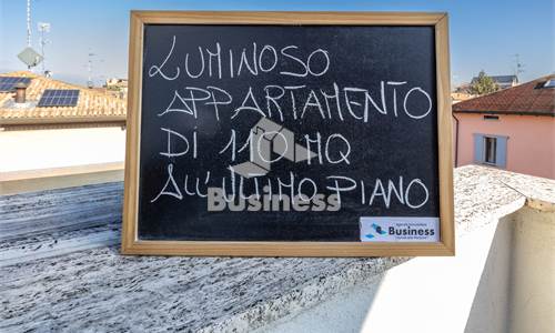 LUMINOSO APPARTAMENTO DI 110 MQ ALL' ULTIMO PIANO